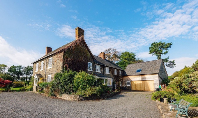 Meifod Casa | Encantadora granja, valle de Vyrnwy, fabulosas vistas al campo, capacidad para 14