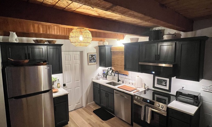 West Harwich Casa | Charming West Harwich Cottage, Newly Renovated, cozy but convenient location