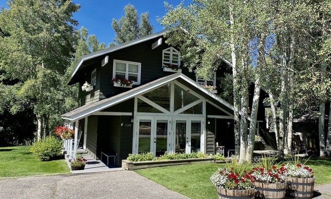 Matterhorn Village Chalet De Esquí | Charming West Vail 4 Bedroom, 3 Bathroom Mountain Chalet with Private Hot Tub