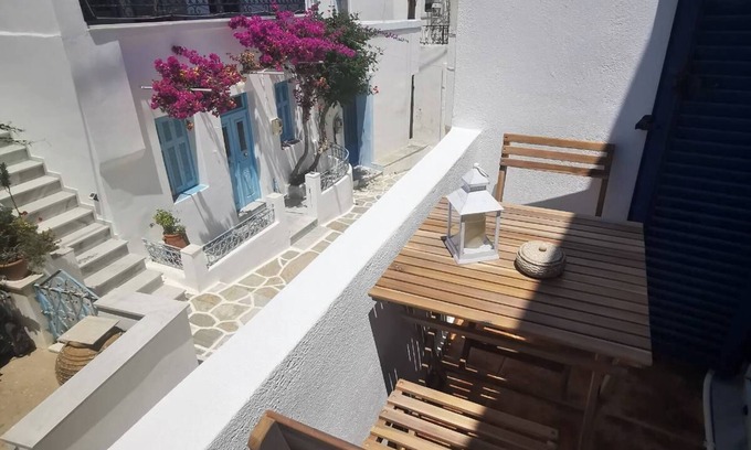 Lefkes Apartamento | Charming White House Retreat with Balcony in Paros Lefkes