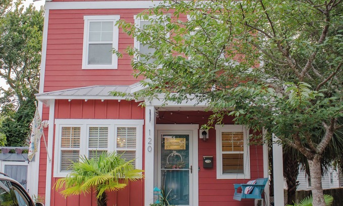 Wilmington Cabaña | Charming Wilmington Getaway in the Heart of the Historic District