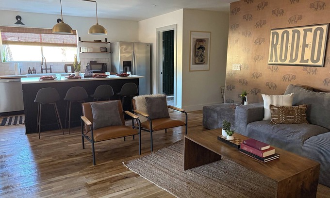 Creston Casa | Charming Wine Country Coop Retreat