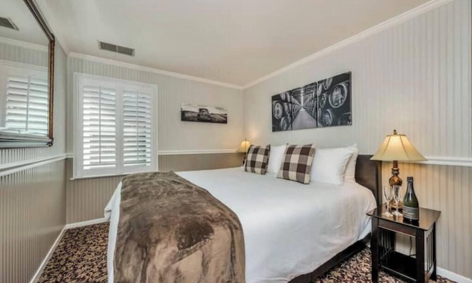Calistoga Casa | Charming Wine Country Inn, Whole House Rental w/Private Suites, Walk to Wineries