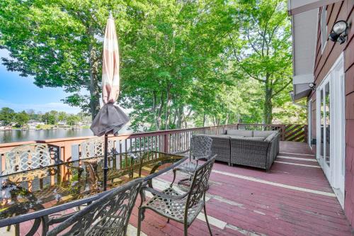Wolcott Casa | Charming Wolcott Cottage with Fire Pit and Mini Dock