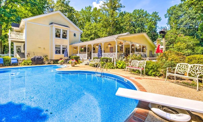 Woodbridge Apartamento | Charming Woodbridge Apt with Porch and Gazebo!