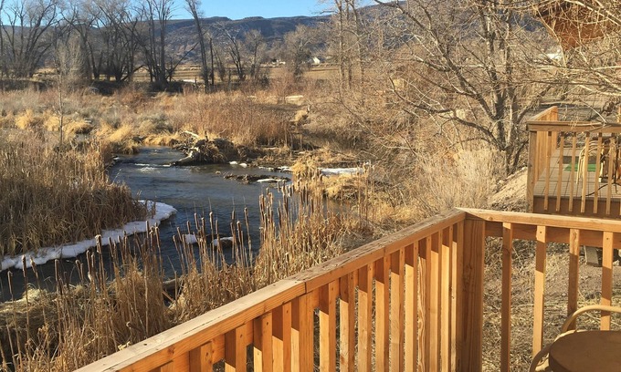 Sevier Cabina | Charming WoodlandCabin with Stunning River Views!