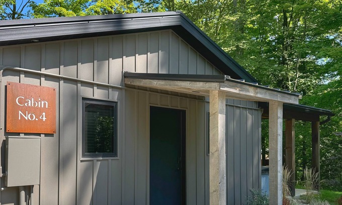 Madison Cabina | Charming Woodside Cabin w/ Private Hot Tub & Scenic Trails at Standing Rock Far