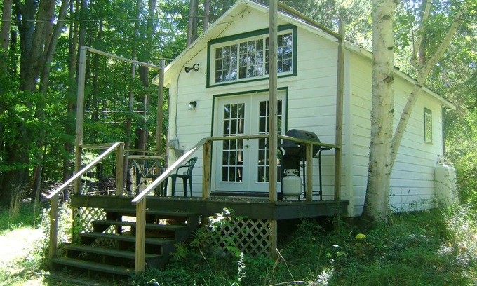 Woodstock Cabaña | Woodstock con Encanto Casa de Té Cottage por la corriente de la trucha Sawkill Creek