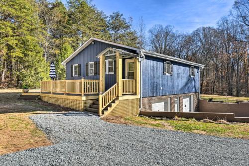 Yadkinville Casa | Charming Yadkin Valley Cottage with Deck and Yard
