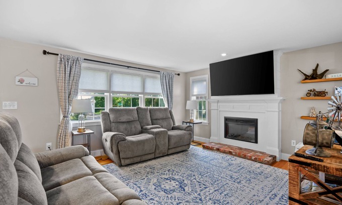 Yarmouth Port Casa | Charming Yarmouth Getaway Near Beaches with Central A/C & Fire Pit