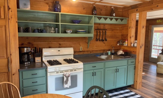Rangeley Cabina | Charmingly updated 2 bed cabin with WiFi in Rangeley Maine