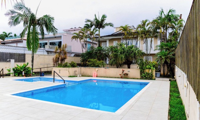 Maresias Chalet De Esquí | Charmosa casa em Maresias, pé na areia c piscina