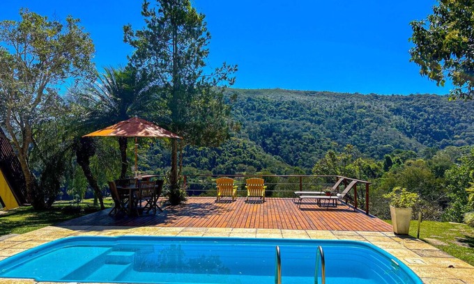 Itaipava Chalet De Esquí | Charmoso chalé c WiFi e linda vista em Itaipava/RJ