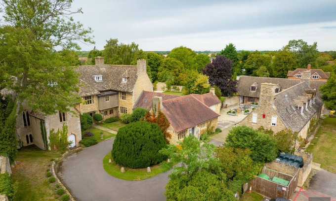 Charney Bassett Casa | Charney Manor