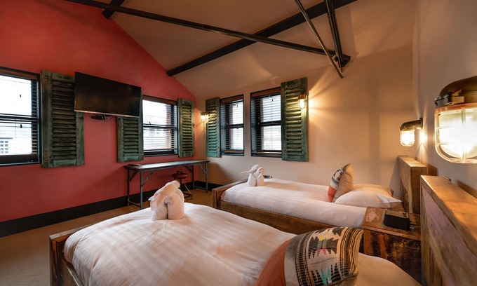 Newport Hotel | Charter House