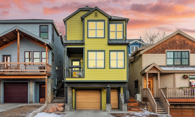 North Park City Cabina | Chartreuse by AvantStay | Hot Tub + Patio | Modern Cabin Minutes to Main Street
