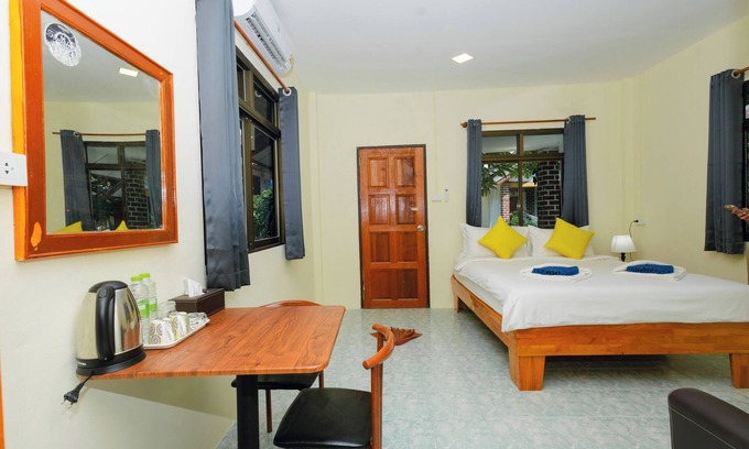 Haad Rin Hotel | Charung by The Sea