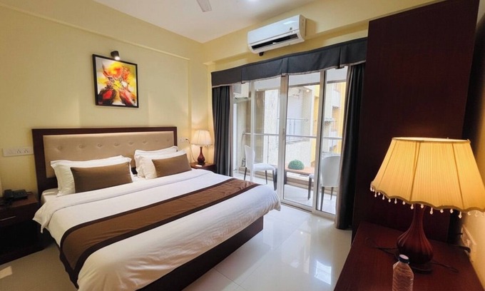 Anjuna Hotel | Charvi Reemz Grand Suites Anjuna Beach