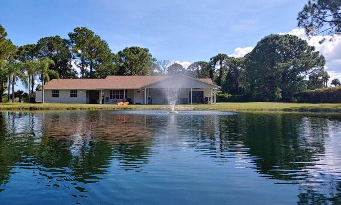Merritt Island Casa | Chase Hammock Lake House