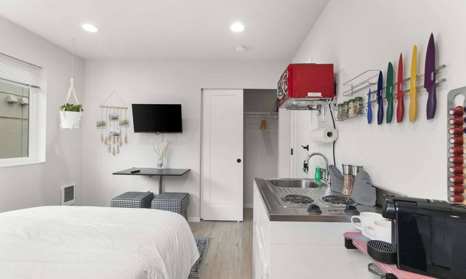 Whittier Heights Casa | Chase's sweet suite - Micro Studio - 91Walkscore