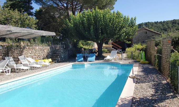 Chassiers Apartamento | Chassiers, Southern Ardèche, 30m² apartment, for 4 people max and shared pool