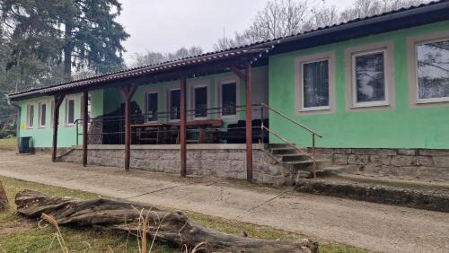 Jelenec Casa | Chata zelená