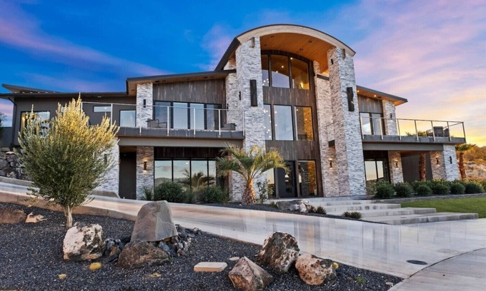 Hurricane Apartamento | Chateau 58 ~ Ultra Luxury Mansion ~ Pool ~ Events!