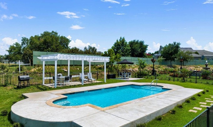 New Braunfels Villa | Chateau-Brahma, 2 private Bedrooms & pool