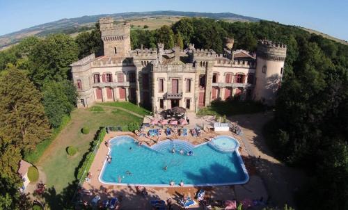 Les Pradeaux Otro | Chateau-camping la Grange Fort, 63500 Les Pradeaux