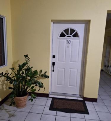 Saint Andrew Apartamento | Chateau Central at Sunbury Apts