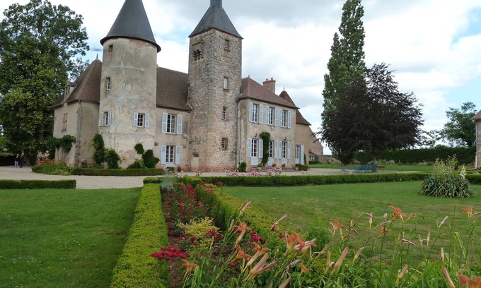 Saint-Menoux Cama Y Desayuno | Chateau De Clusors