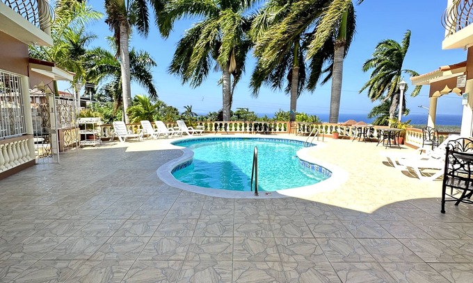 IronShore Estates Casa | Chateau De La Rose