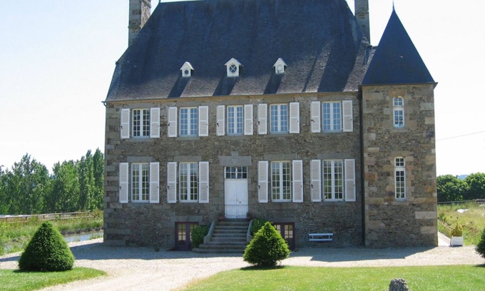 Brecey Casa | Chateau de la Semondiere