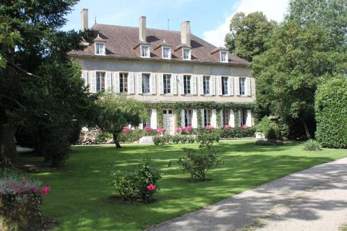 Deux-Chaises Cama Y Desayuno | Chateau de Longeville
