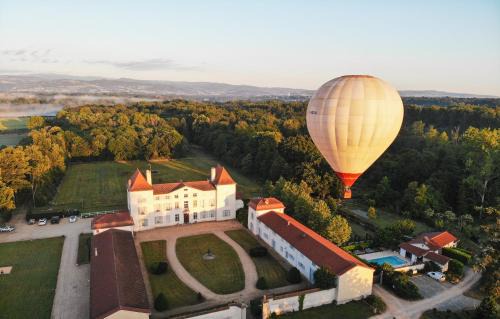 Poncins Cama Y Desayuno | Chateau des Perichons