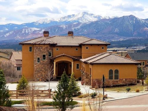 Flying Horse Cama Y Desayuno | Chateau du Pikes Peak, a Tuscany Retreat