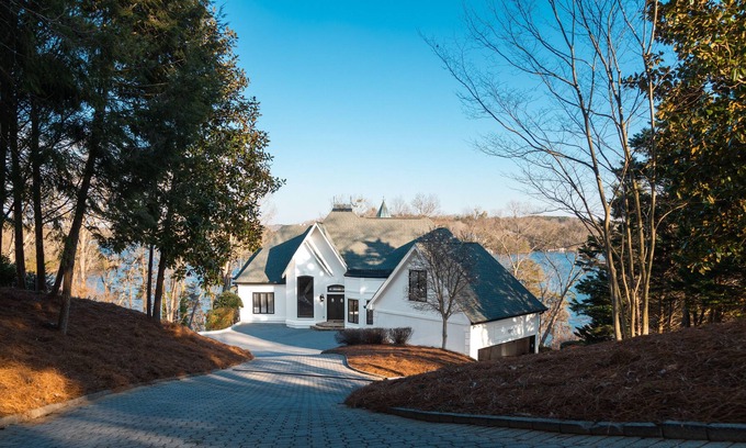 Gainesville Casa | Casa del lago multifamiliar para reuniones familiares, retiros corporativos y más