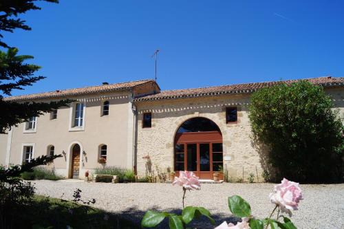 Saint-Pierre-d'Aurillac Cama Y Desayuno | Chateau Le Livey