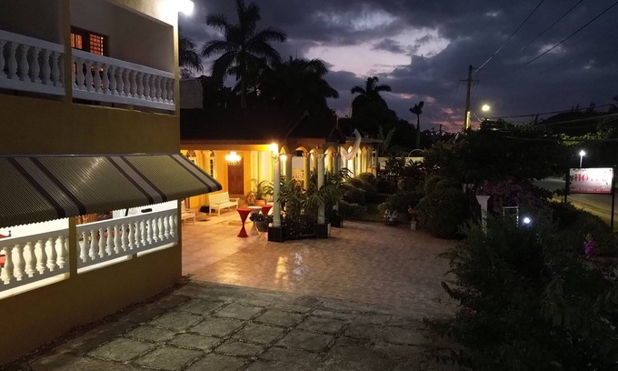 Montego Bay Hotel | Chateau Margarita Waterfront Hotel