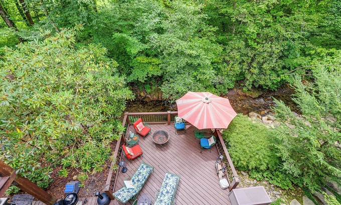 Hayesville Apartamento | 'Chateau on Compass Creek' Hayesville Apartment!