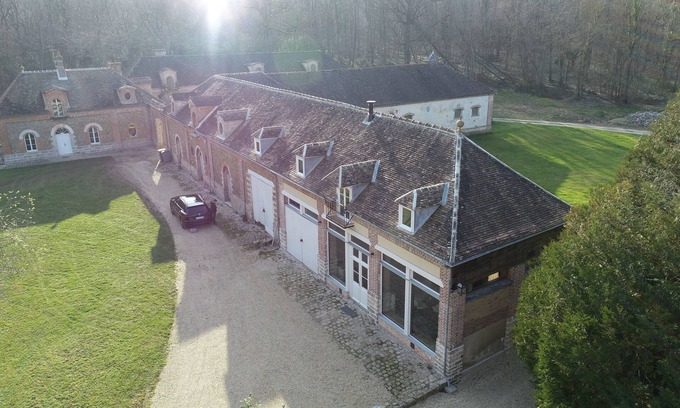 Thoury-Ferottes Casa | Chateau outbuildings next to a golf course in the Gâtinais en Brie region