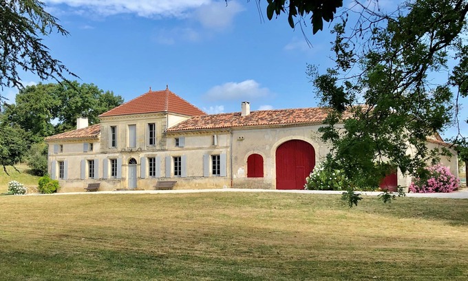 Saint-Pierre-de-Bat Casa | Château Petit Luc, finca vinícola restaurada con piscina climatizada