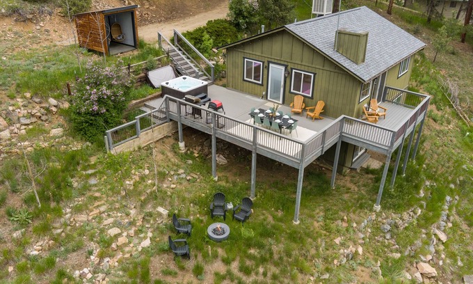 Bailey Cabina | Chateau Summit: Cuddle Cabin, HotTub, Sauna, Pizza Oven, Fitness & Views