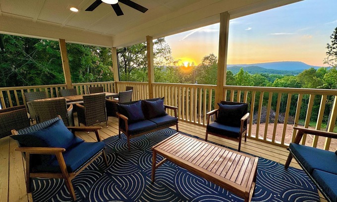 Rossville Apartamento | Chatt Vistas-2bd2ba-Views of Lookout-Patio-5min2TN-Sleeps6+