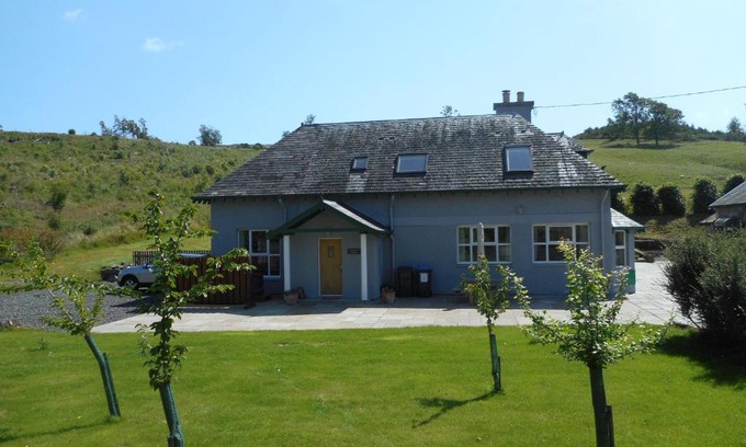 Blairgowrie Casa | Chauffeur's Cottage with Hot Tub