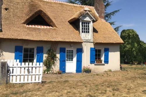 Donnemain-Saint-Mames Casa | Chaumière avec sa toiture recouverte de chaume !
