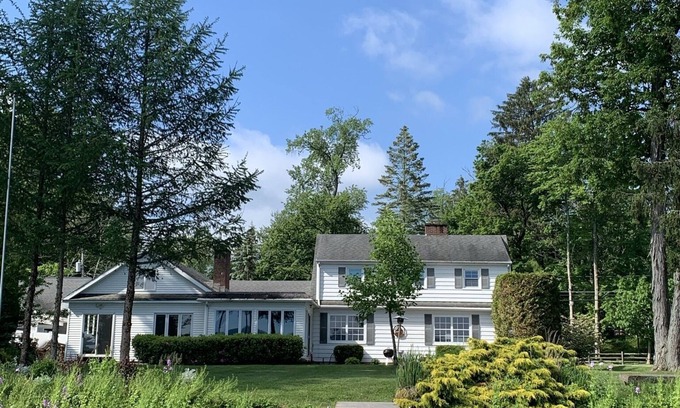 Lakewood Casa | Chautauqua Lakefront Home in the Heart of Lakewood’s Gold Coast