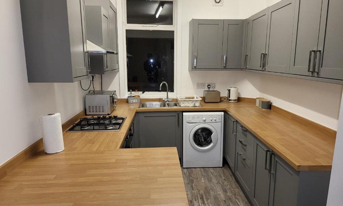 Cheadle Casa | Cheadle village