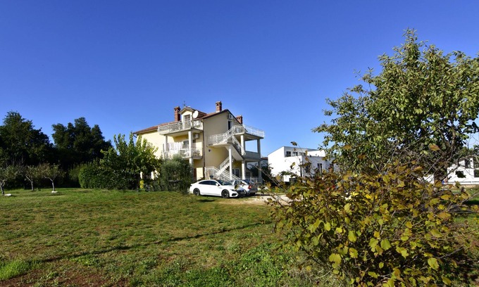 Basanija Apartamento | Apartamento barato en Bašanija, dos habitaciones, WiFi, aire acondicionado, estacionamiento