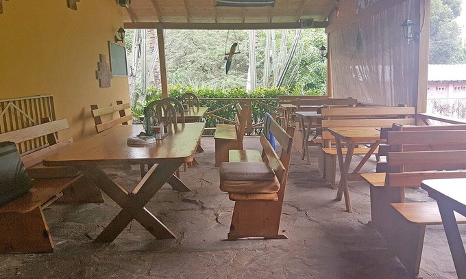 La Mulata Apartamento | Cheap guest-friendly room in quiet countryside hotel-restaurant